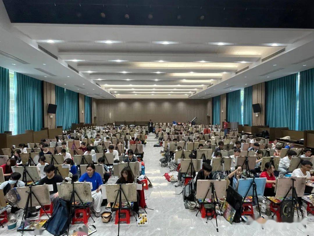【直击】广西2024届美术高考艺成第二次模拟考考试现场