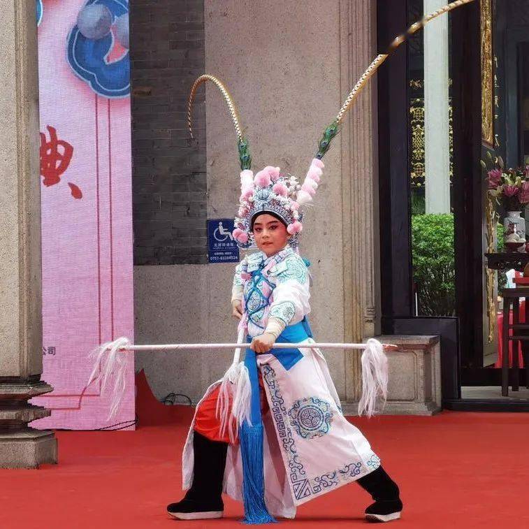 倪惠英,小神鹰,梁耀安,崔玉梅等著名粤剧表演艺术家,以及青年粤剧演员