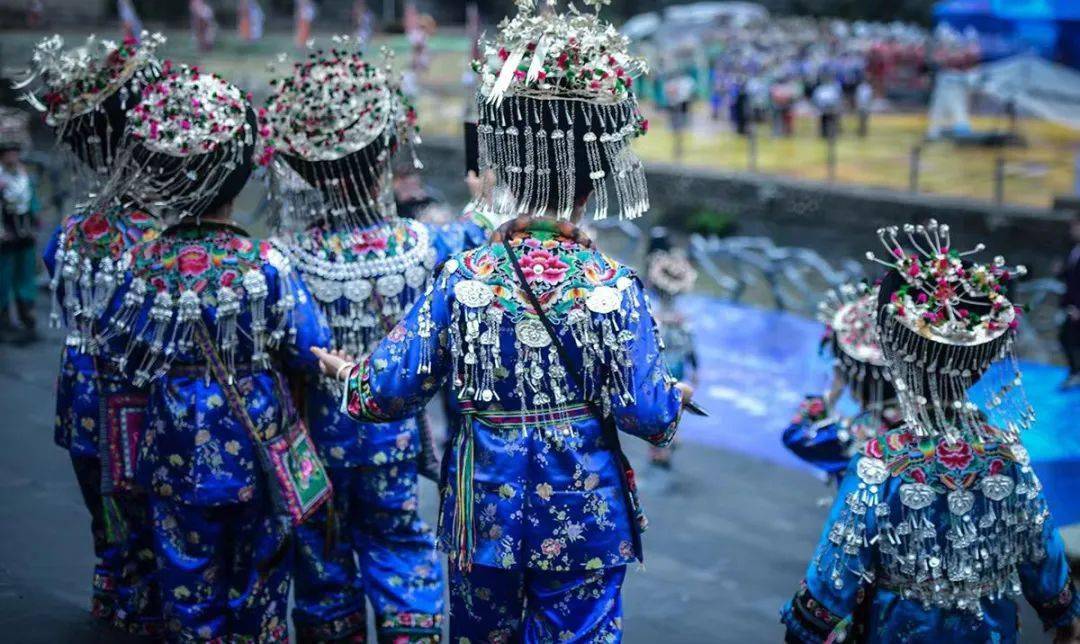 关注 | "凤凰苗族银饰服饰节",美女银饰闪耀千年古城!