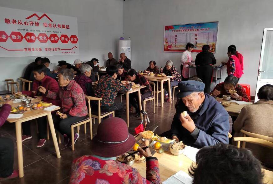 驻村书记自掏腰包请客“孝善食堂”老人立冬大团圆_王卉_谭家村_排骨