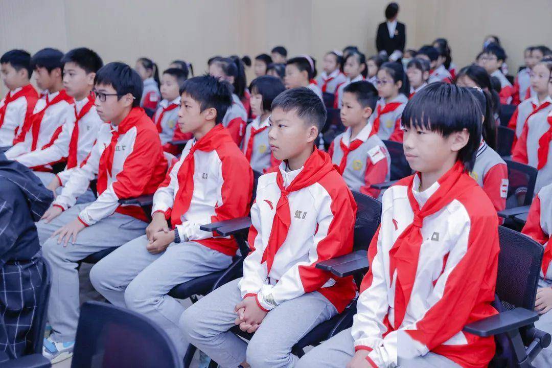 虹口区教育局签了一份战略合作协议_足球_训练_校园