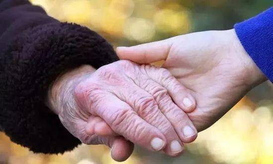 朗诵《母亲的手》作者 马跃升_双手_摇篮_岁月