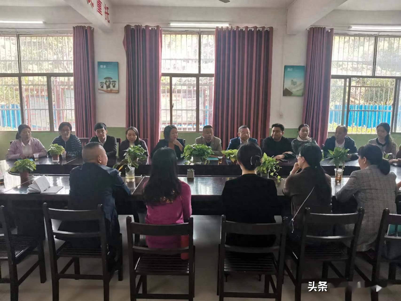 通山县实验中学抓教联体工作不走过场