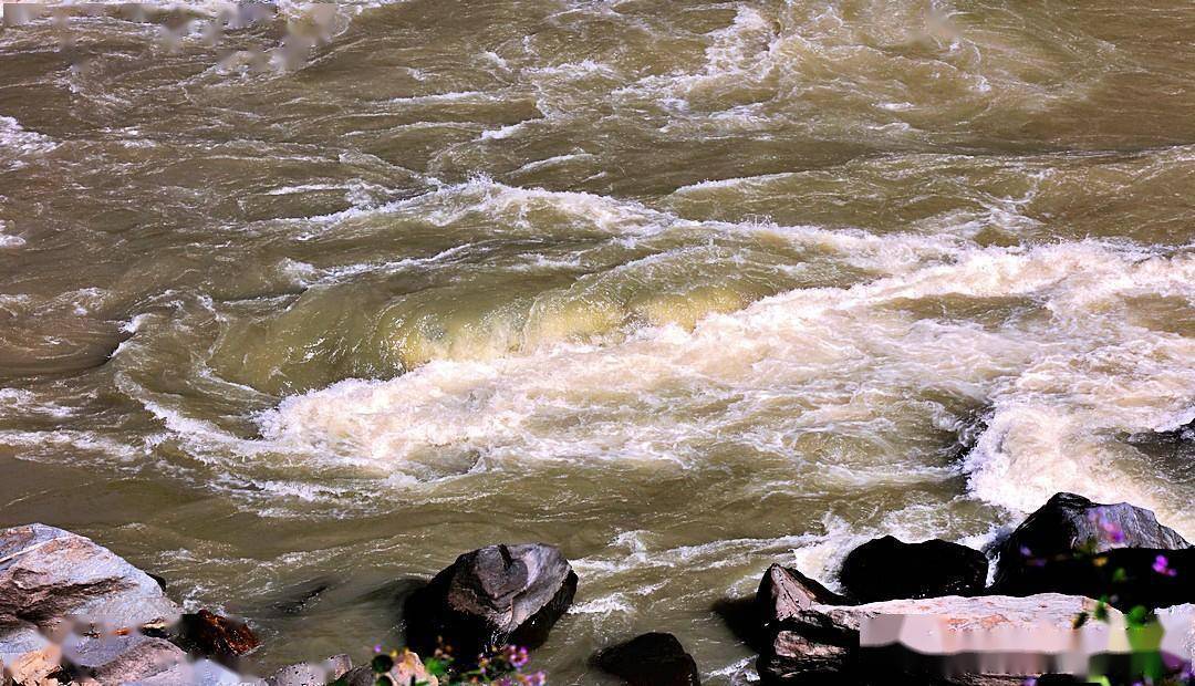 《三江并流行》云南除了虎跳峡,还有一个"老虎跳"峡谷_江水_两岸_巨石