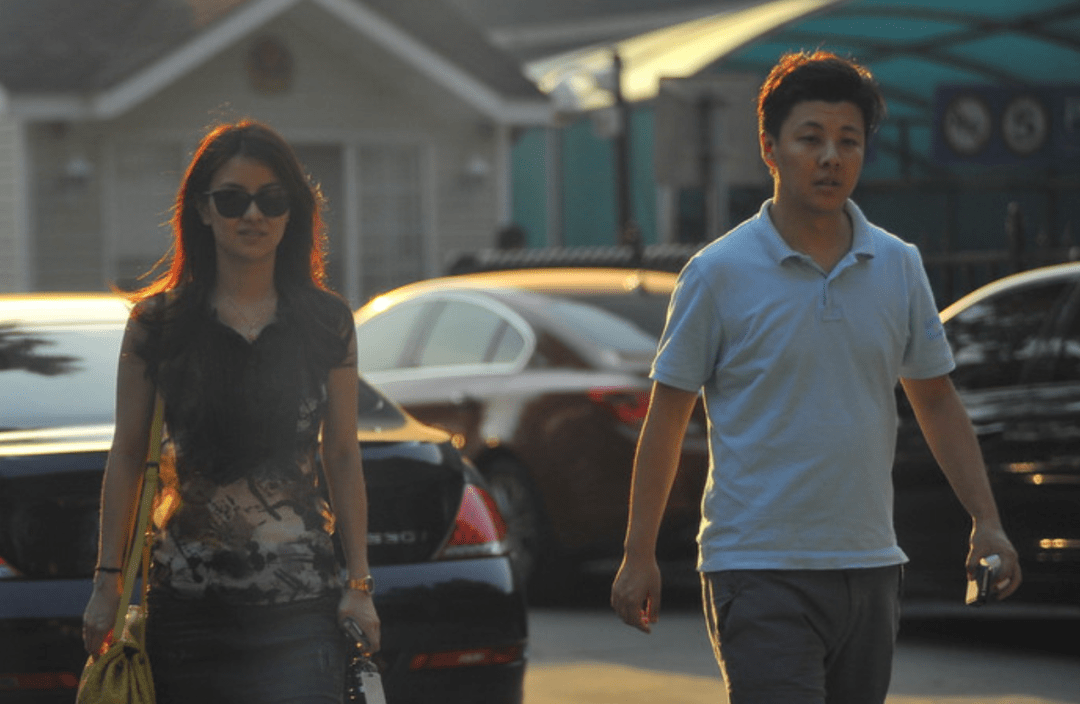 央视美女主持,和撒贝宁同居4年后,爱上富商,现状令人唏嘘_涂经纬_恋情