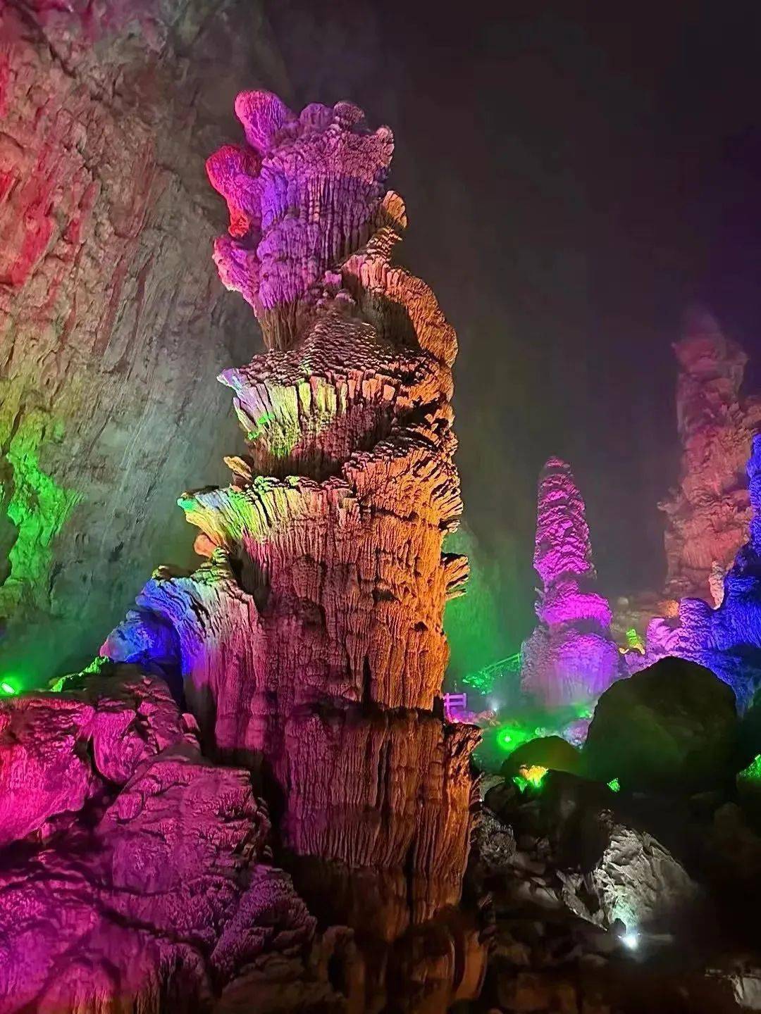 这个宝藏旅行地,太适合这个季节出行啦～_巴马_景区_地磁