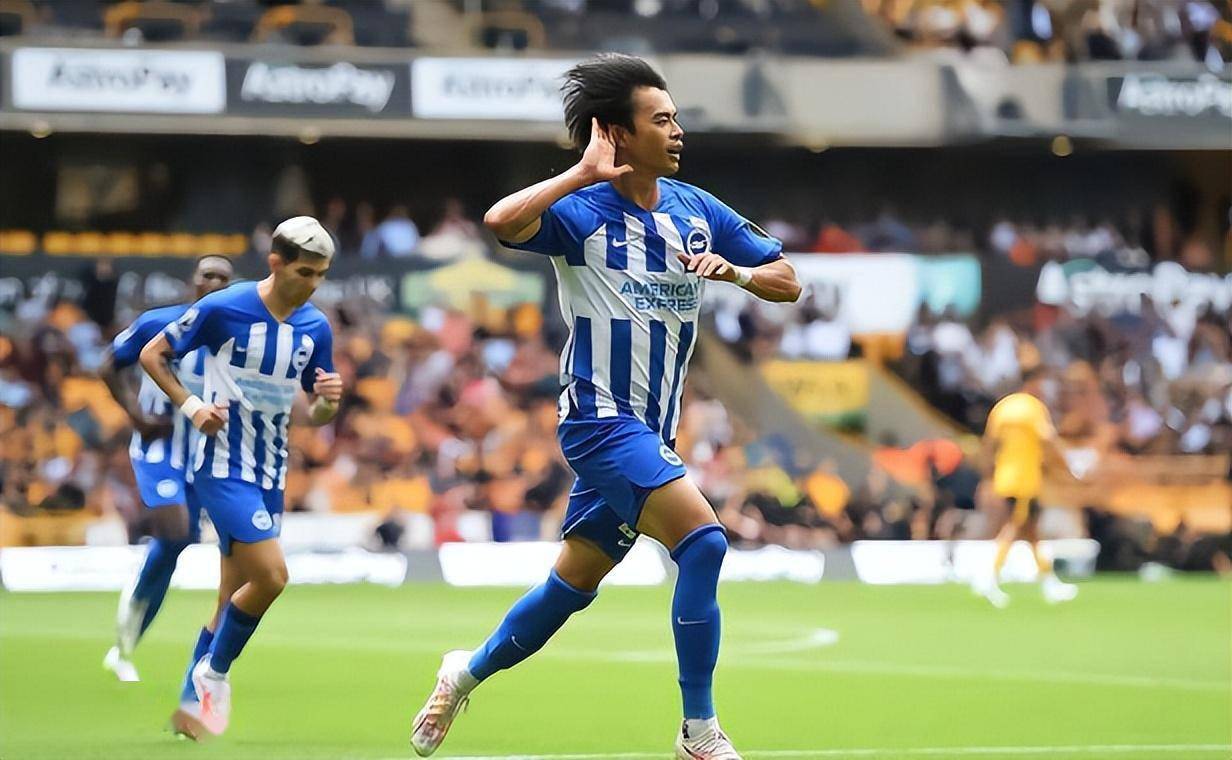 顶在前场为日本队冲锋陷阵的中锋应该会是效力于法甲兰斯的伊东纯也