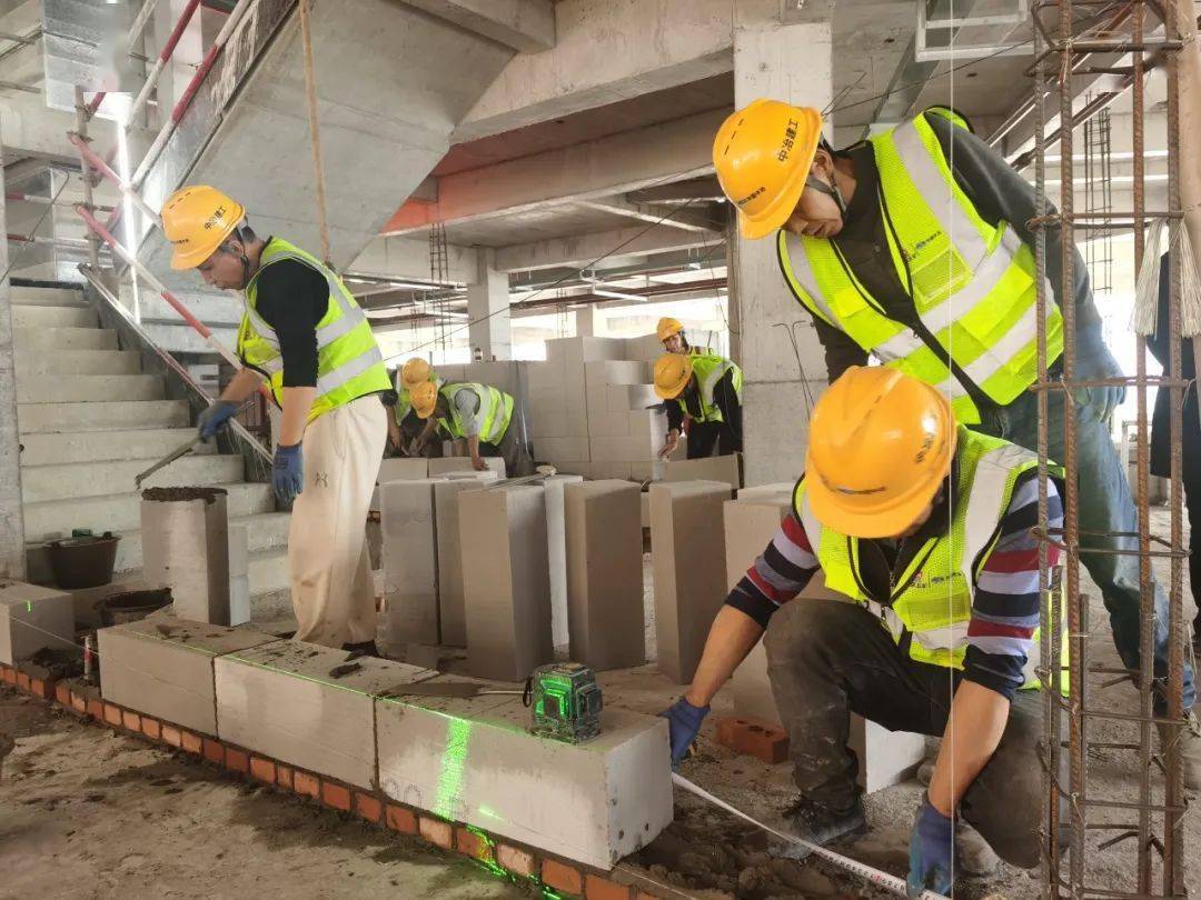 最后,项目党支部书记李美松为获奖者者颁发了奖励,并表示项目要以本次