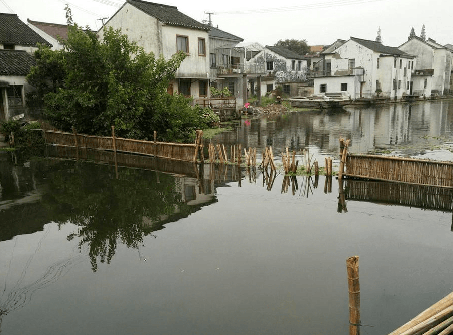 其实这条老街原本是位于昆山市的,不过为了加强对淀山湖的管理,便划分