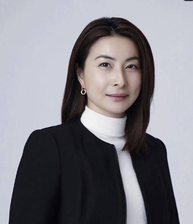 看了42岁郭晶晶才知道,什么叫"贵妇气质"!