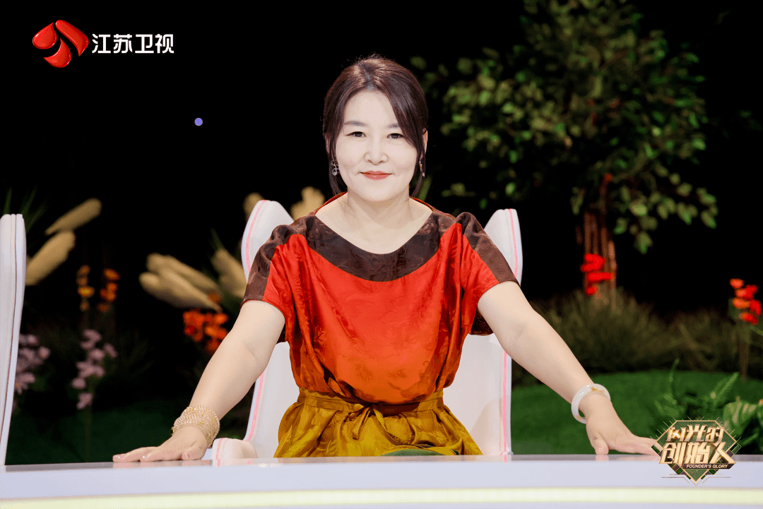 任俊熙,英诺天使刘溪,红秀资本戴露以及梅花励德傅娟担任"闪光投资团"