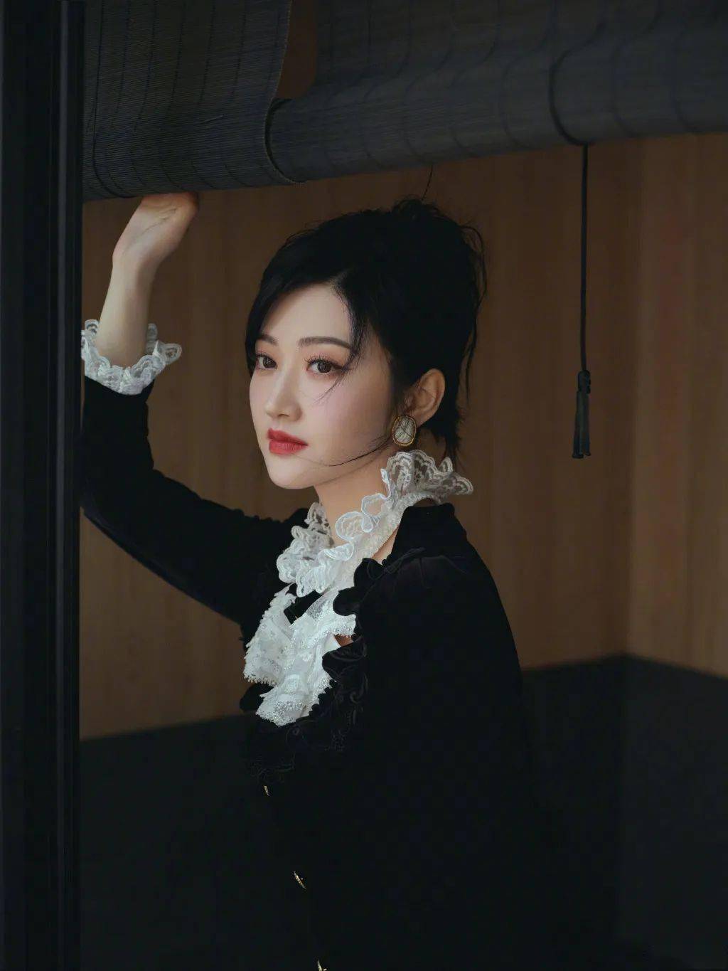 景甜许凯恋爱了?唐嫣为诈骗站台?罗志祥养情人?撒贝宁被冷落?