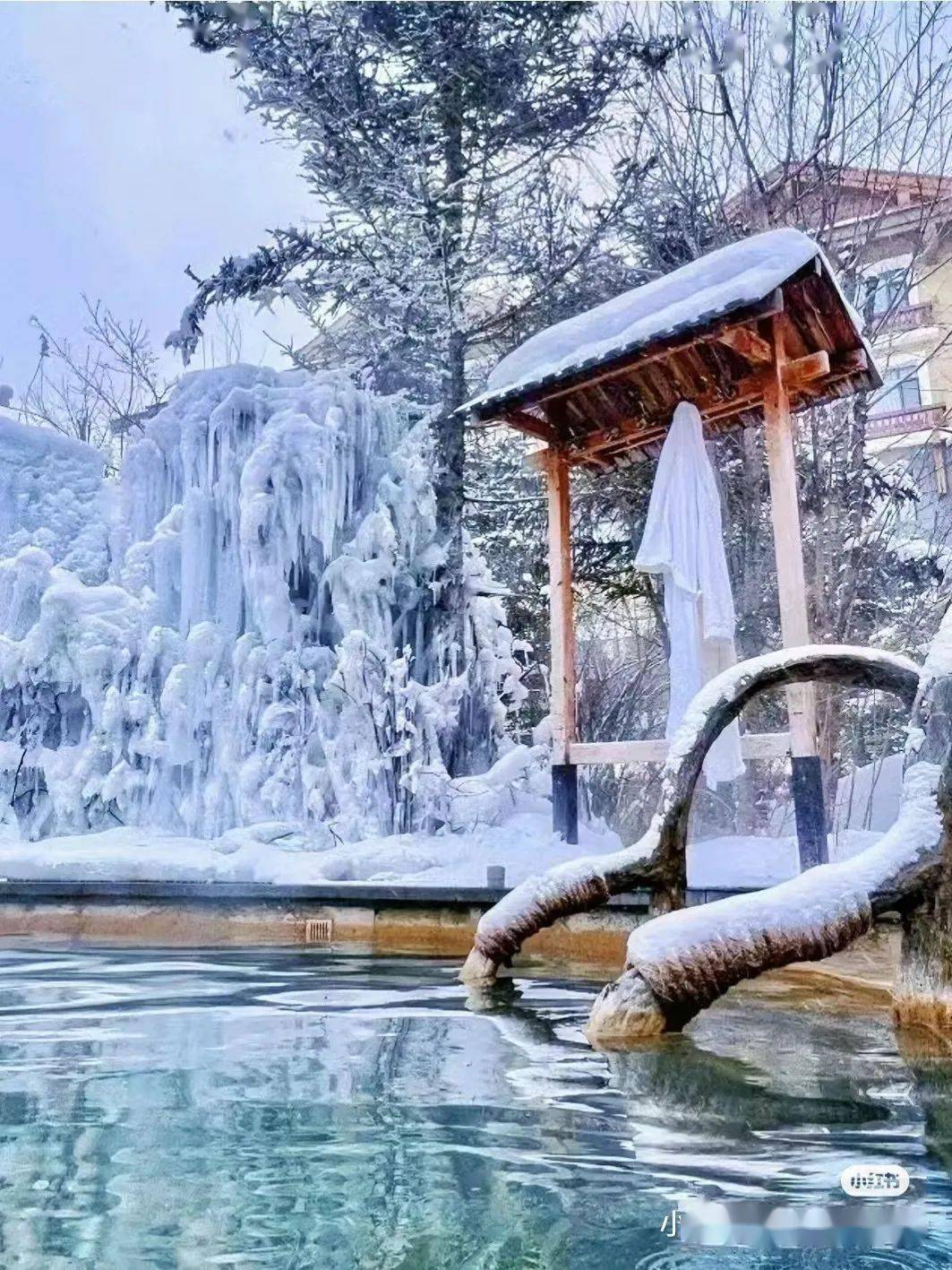 聚龙泉,泉水中富含钠,氢,钙等矿物质,引入长白山火山自溢温泉——酒店