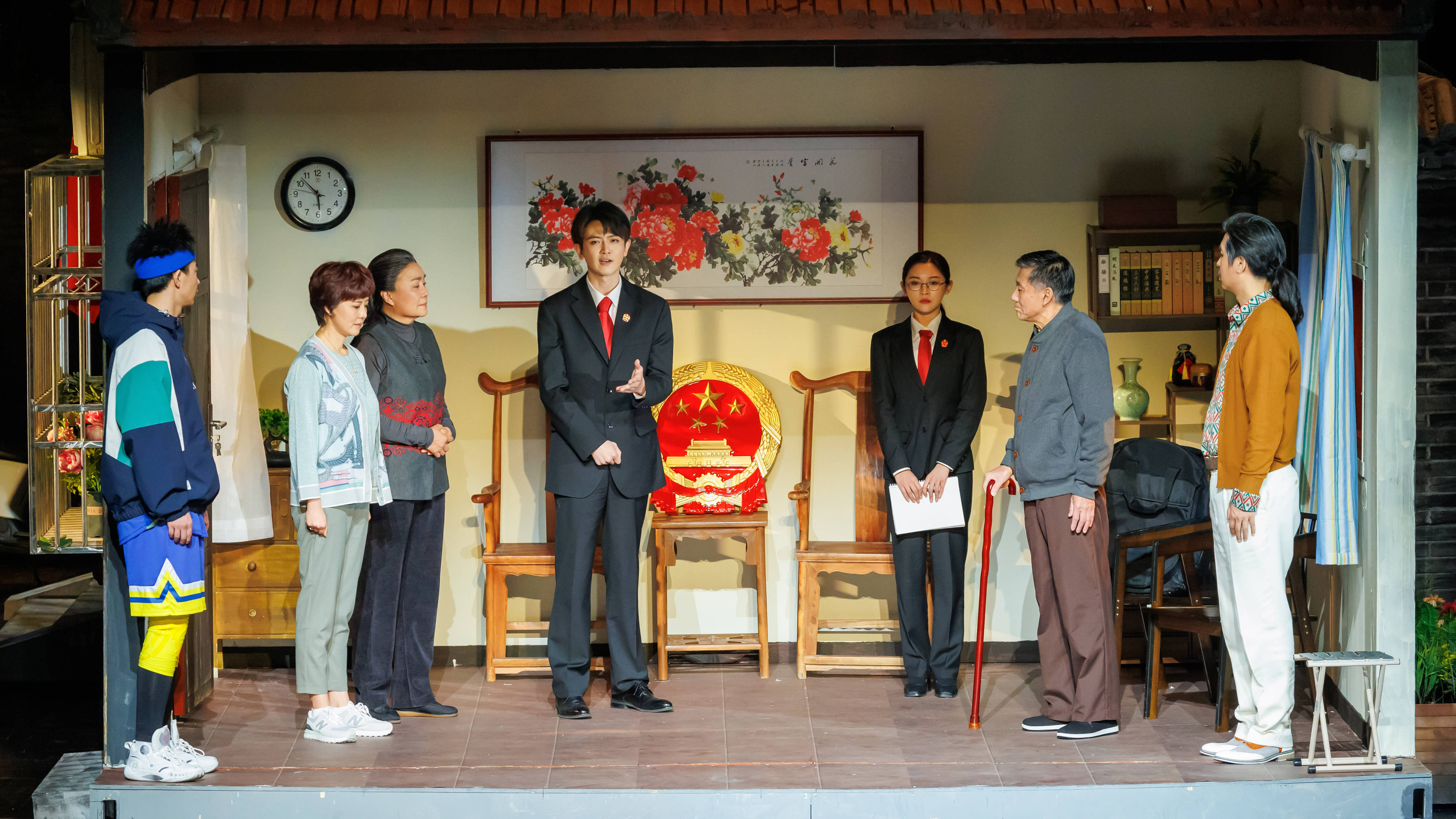 深入采访以及编剧大量的案头工作,也离不开导演林熙越带领演员们一起