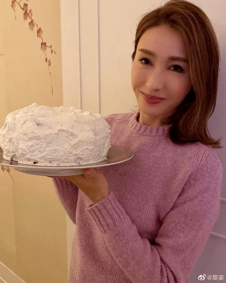 黎姿罕晒老公全家福:退圈15年,一代女神活成了这样?_弟弟_豪宅_片场