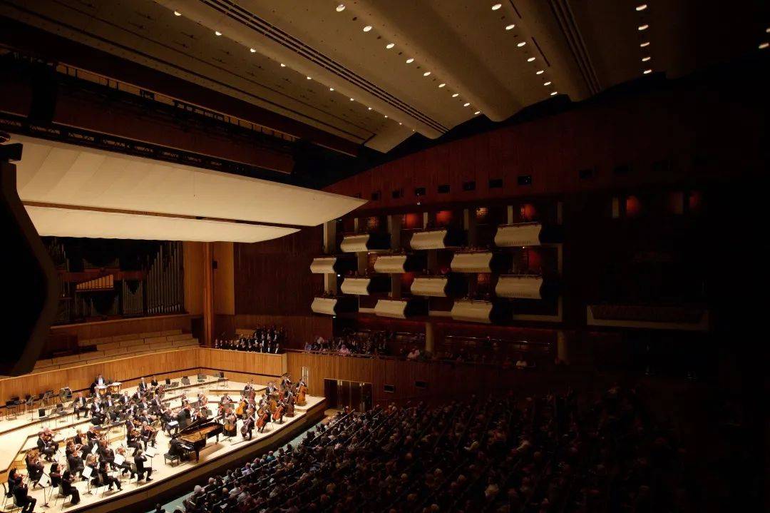 皇家阿尔伯特音乐厅↑在英国查尔斯国王苏格兰府邸演奏自2013年获得