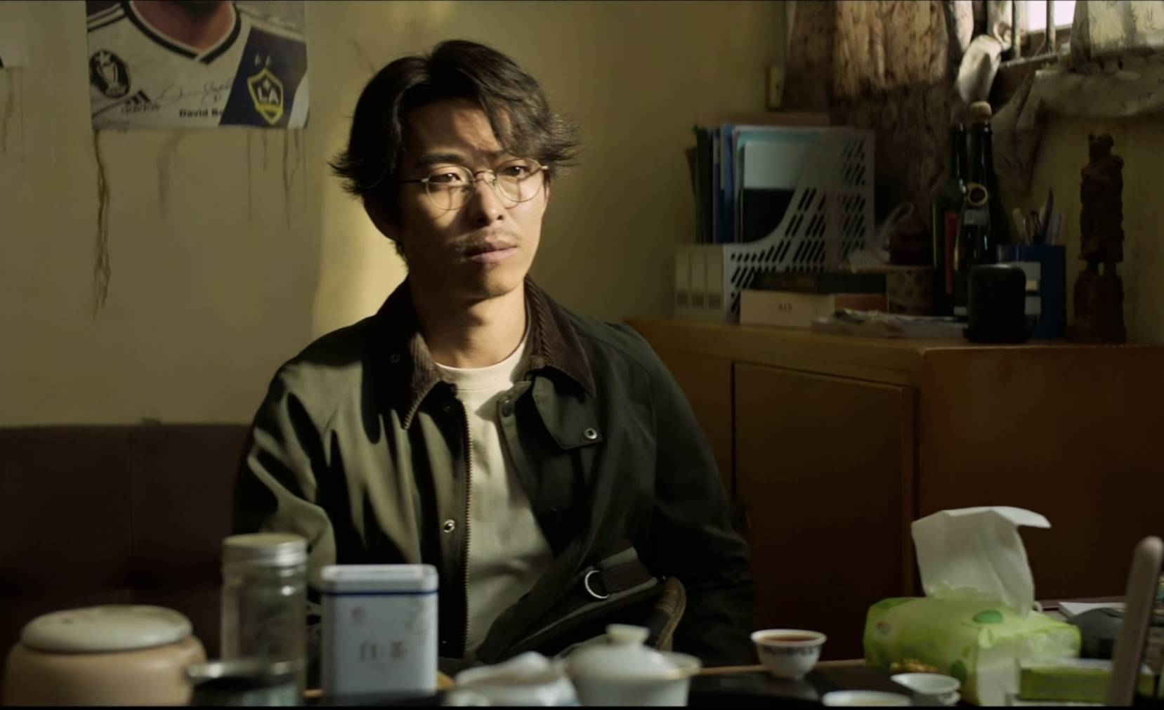 她要把骗子b骗出来,在海里淹死他,然而可是,来的是骗子a