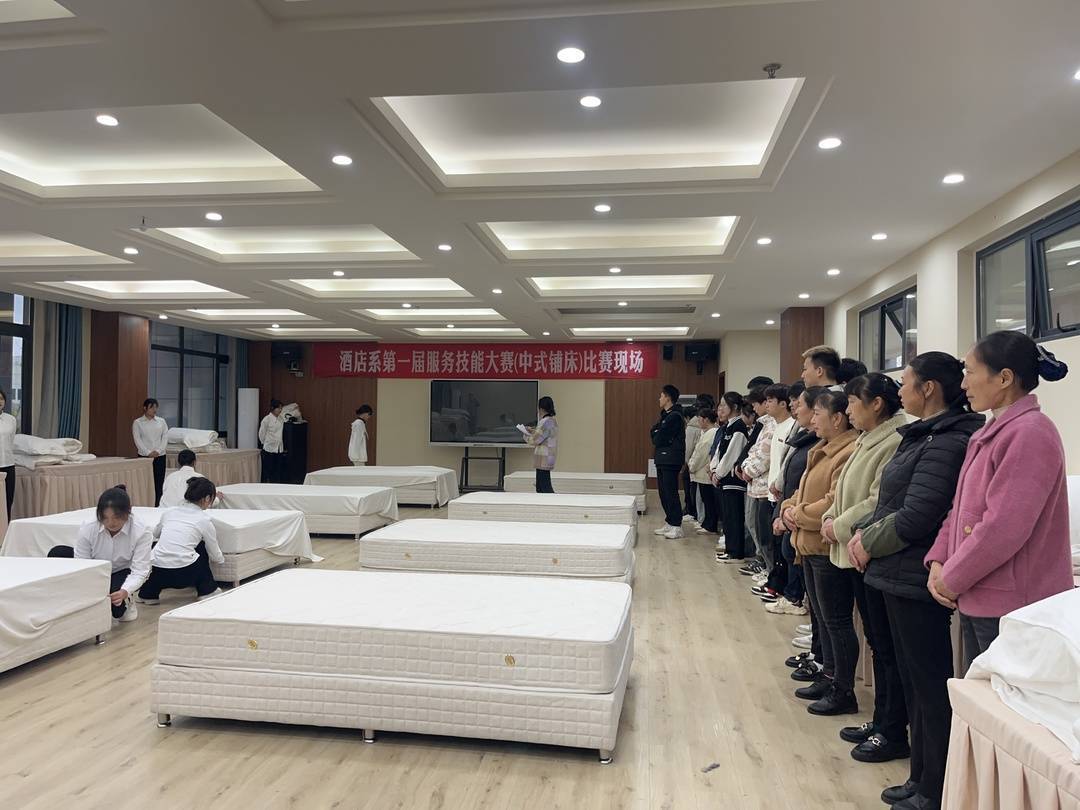 平均年龄53岁,四川阆中41名农民工走进大学校园"旁听"乡村旅游课_冉