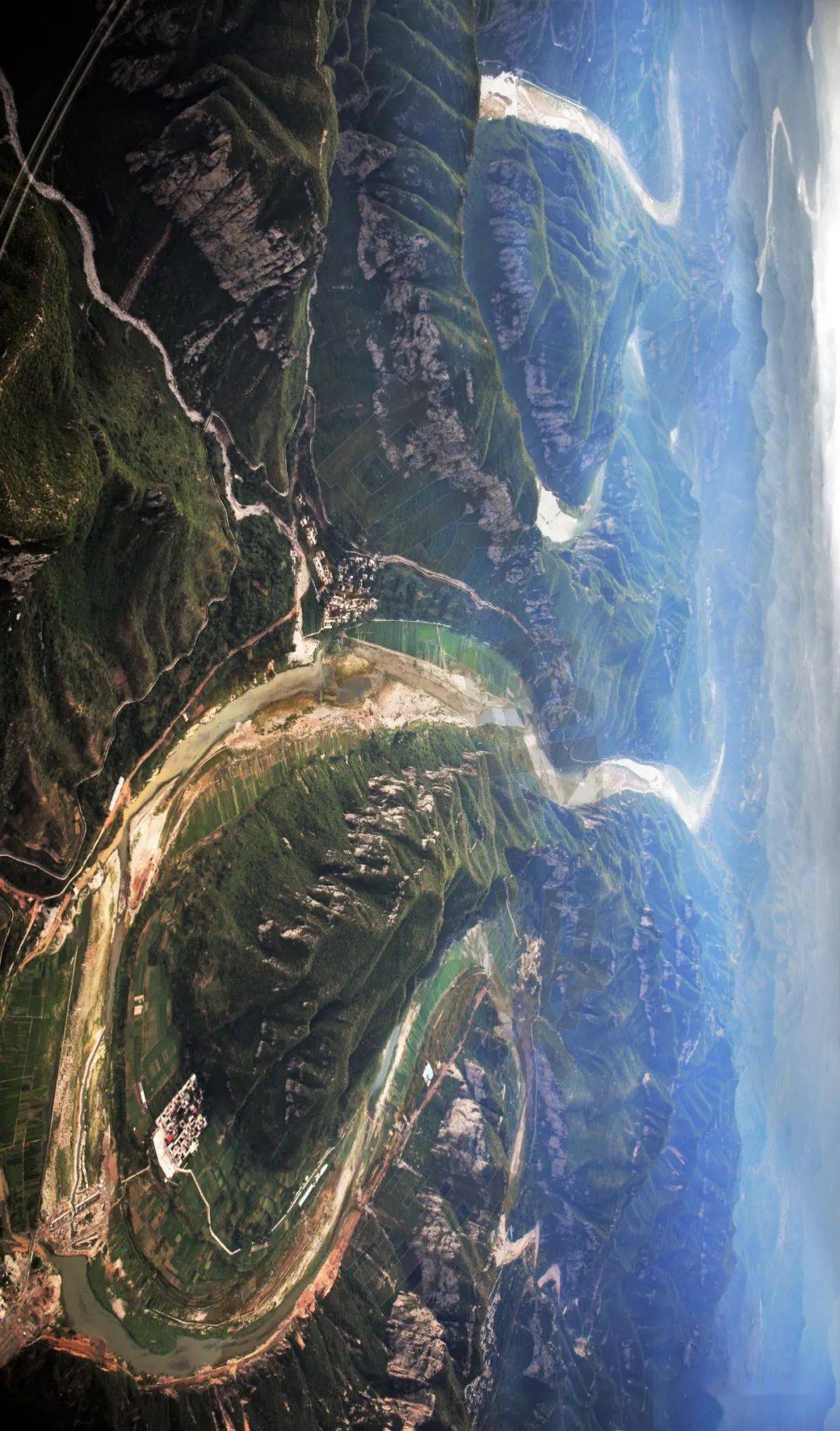 地质学家们普遍认为,太行山是中国"曲峡"最为发育的山脉.