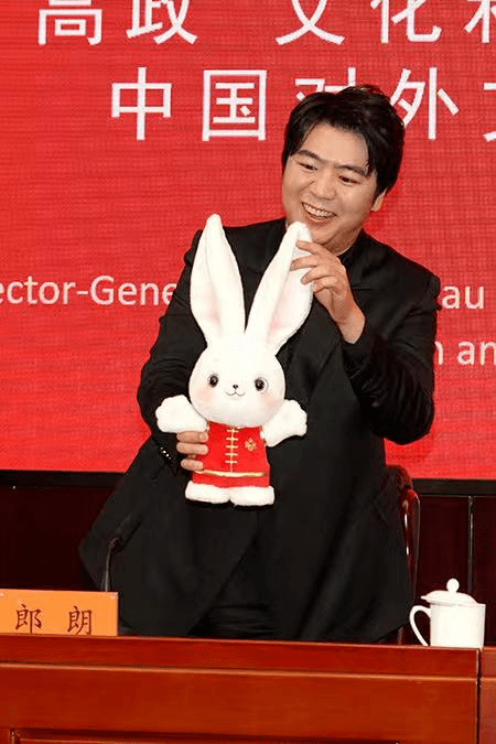 东莞篮球城市等概念,推出了以《山海经》里的生灵"食梦貘"为原型的ip