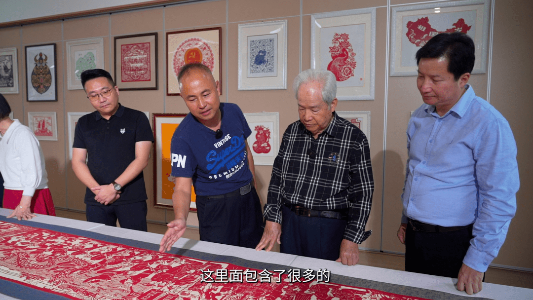 郑永宁的《海誓》表现的是渔民满载而归的丰收场景,孙长利的《欢歌