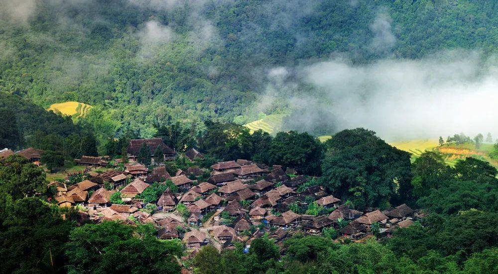 "村"游云南 | 临沧翁丁村:最后一个原始部落的村庄_生活_乡村_寨门