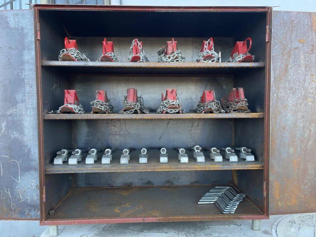 铁鞋与铁路运输安全息息相关在正确规范使用同时管理和存放是重中之重