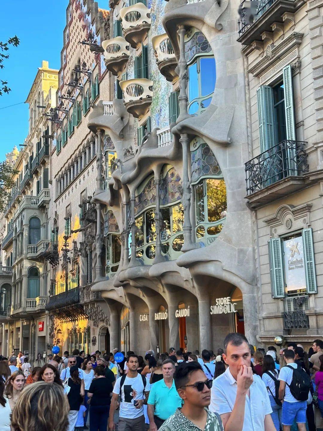 majestic的地理位置非常优越,出门就是巴塞罗那最主要的商业街区-加泰