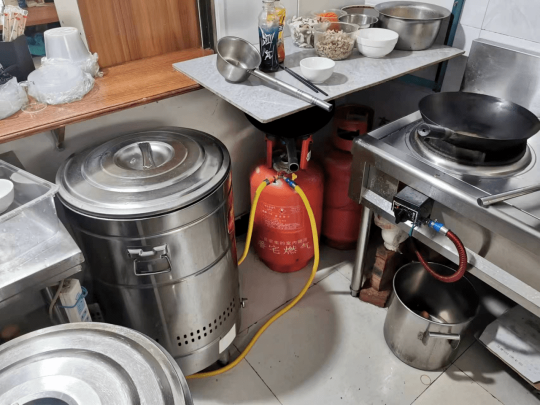 浦江某餐饮店私接三通接口,罚!