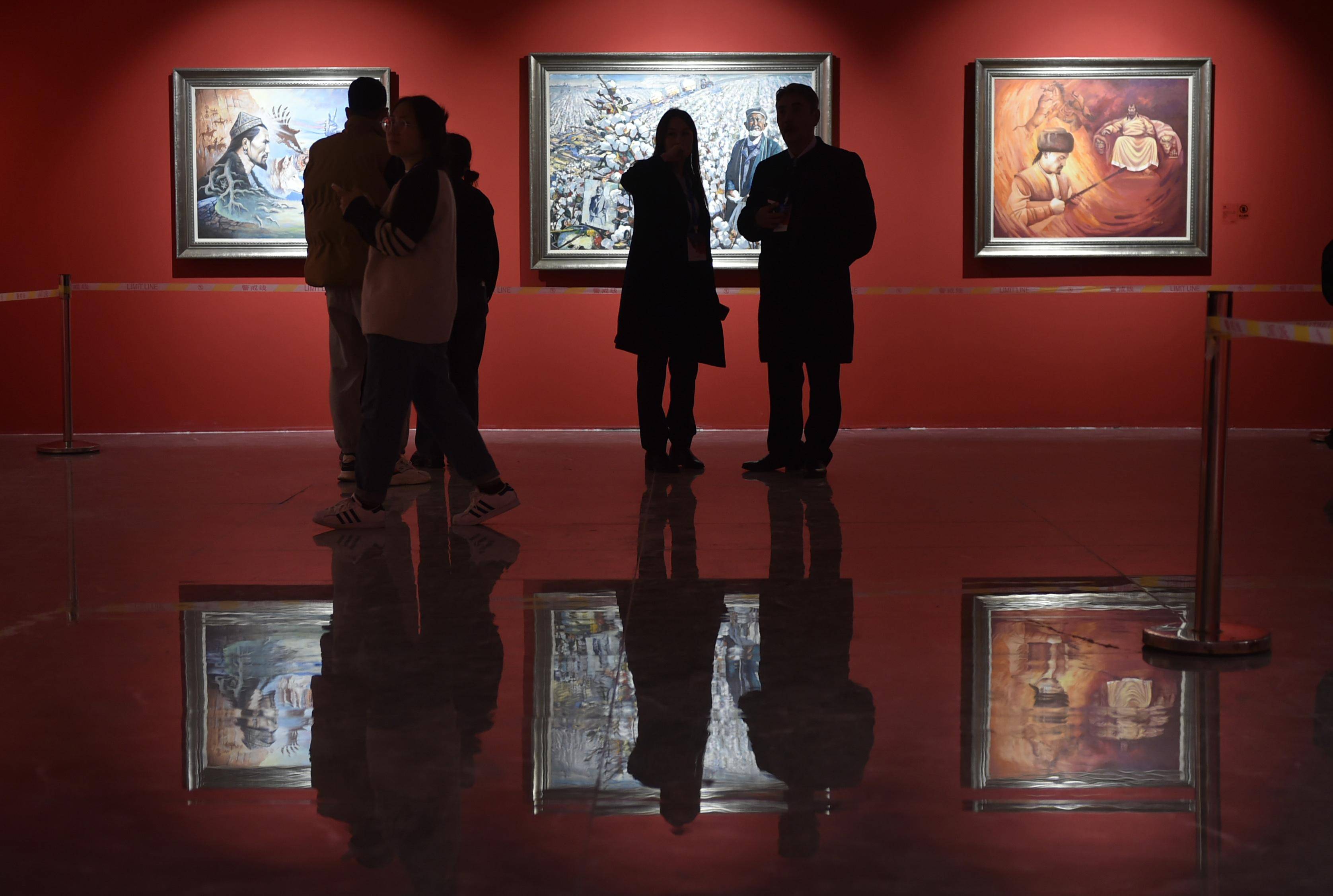 互鉴 向未来"——中国·中亚五国油画作品展在河南济源举行_展览_新华