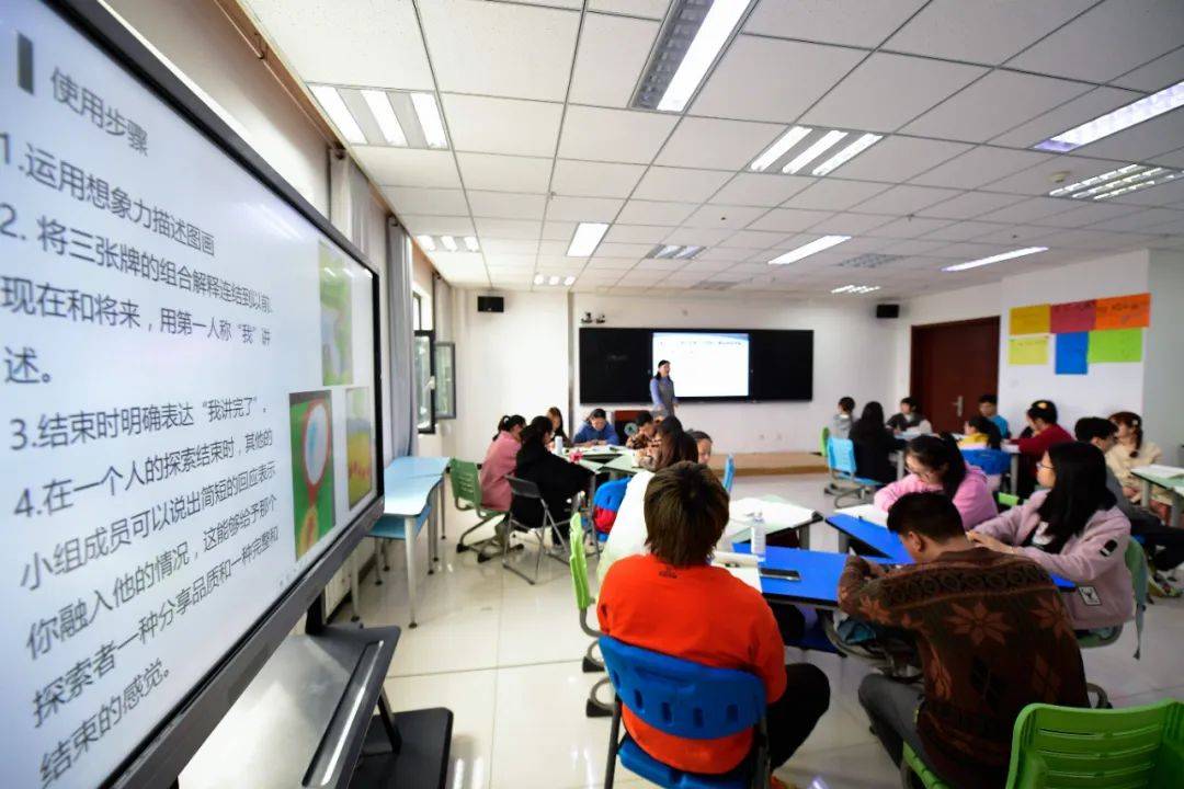 督促大学生“坐前排”,也要为“水课”挤水分 | 新京报快评_高校_课堂_学风
