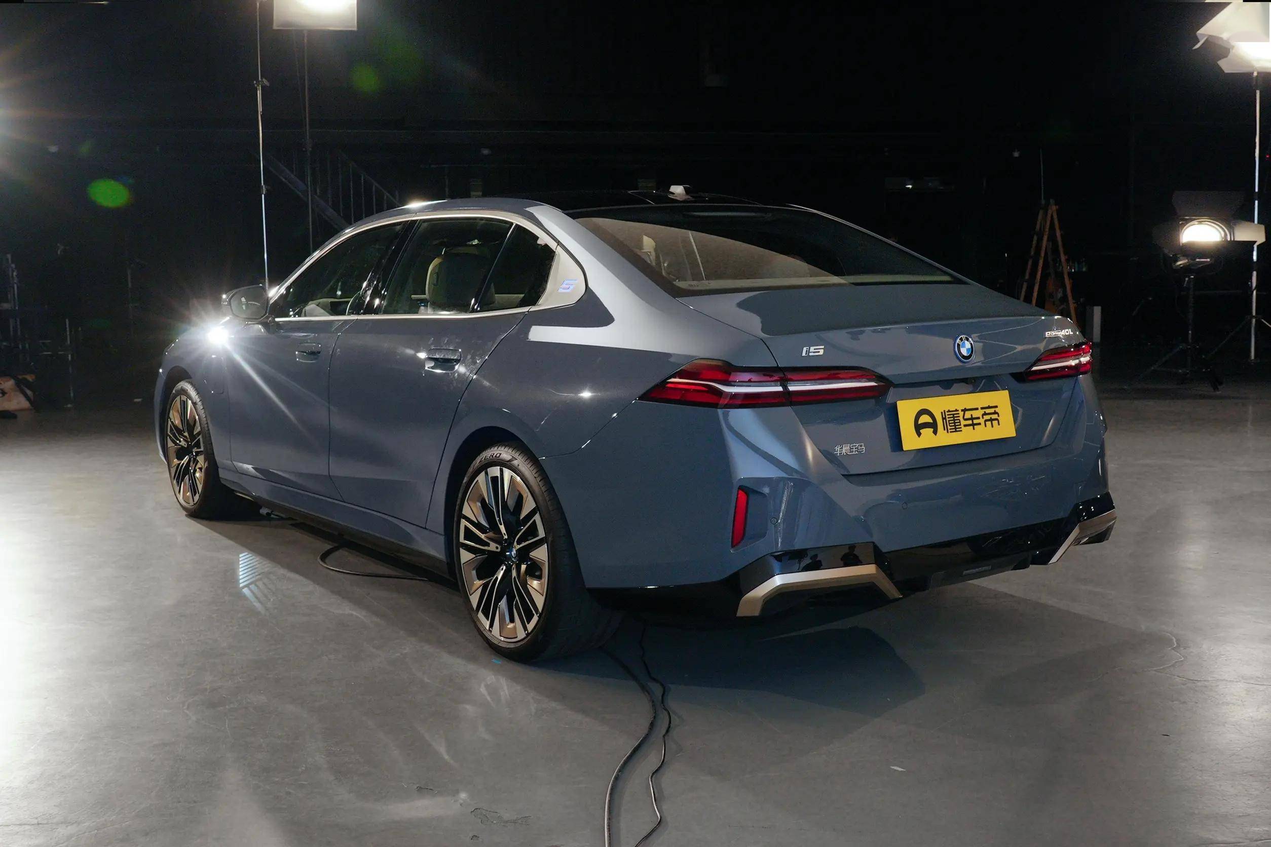 深度解析宝马i5:外观似轿跑,车长5175mm,标配340马力_搜狐汽车_搜狐网