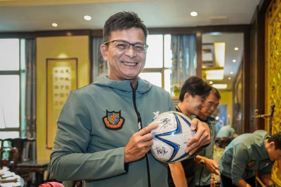 黄日华,张兆辉等香港明星足球队员来江门了!明年1月开赛!