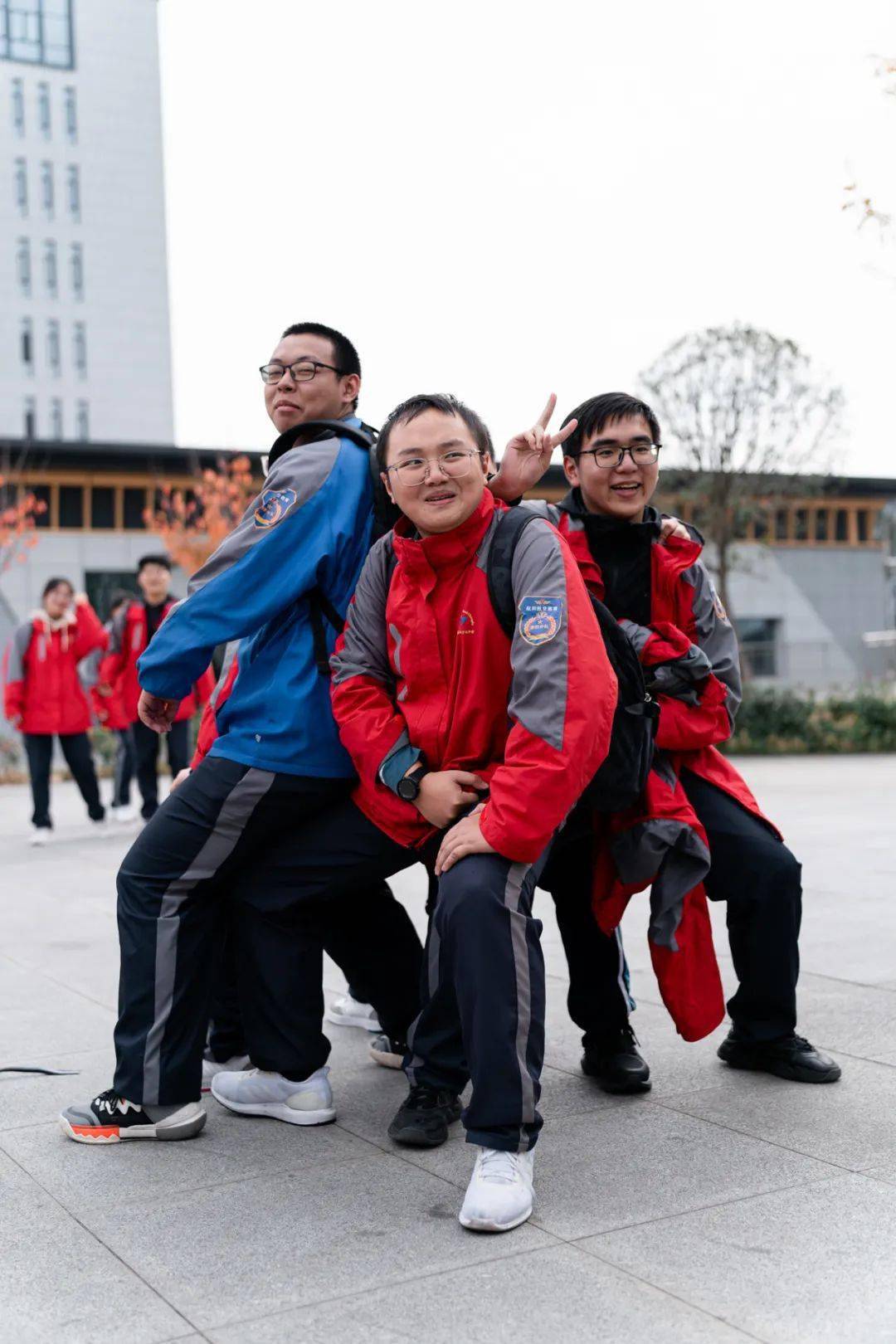 11月17日,恰逢国际大学生节,成都三十七中开展了主题为"今朝筑梦沸