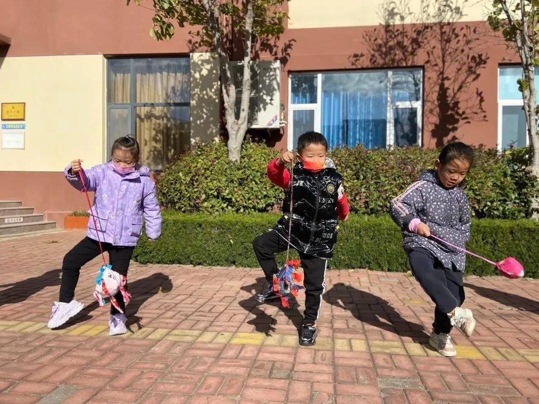 小学生户外游戏50例图片视频(小学生户外游戏50例图片视频教程)