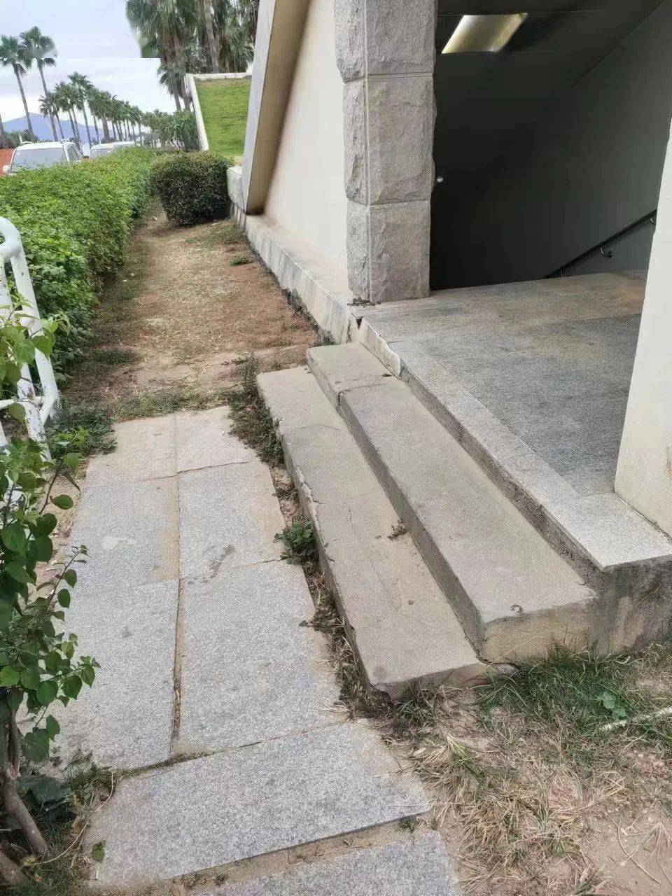 环岛路这四座人行地下通道完成进出口改造_公路_台阶_部门