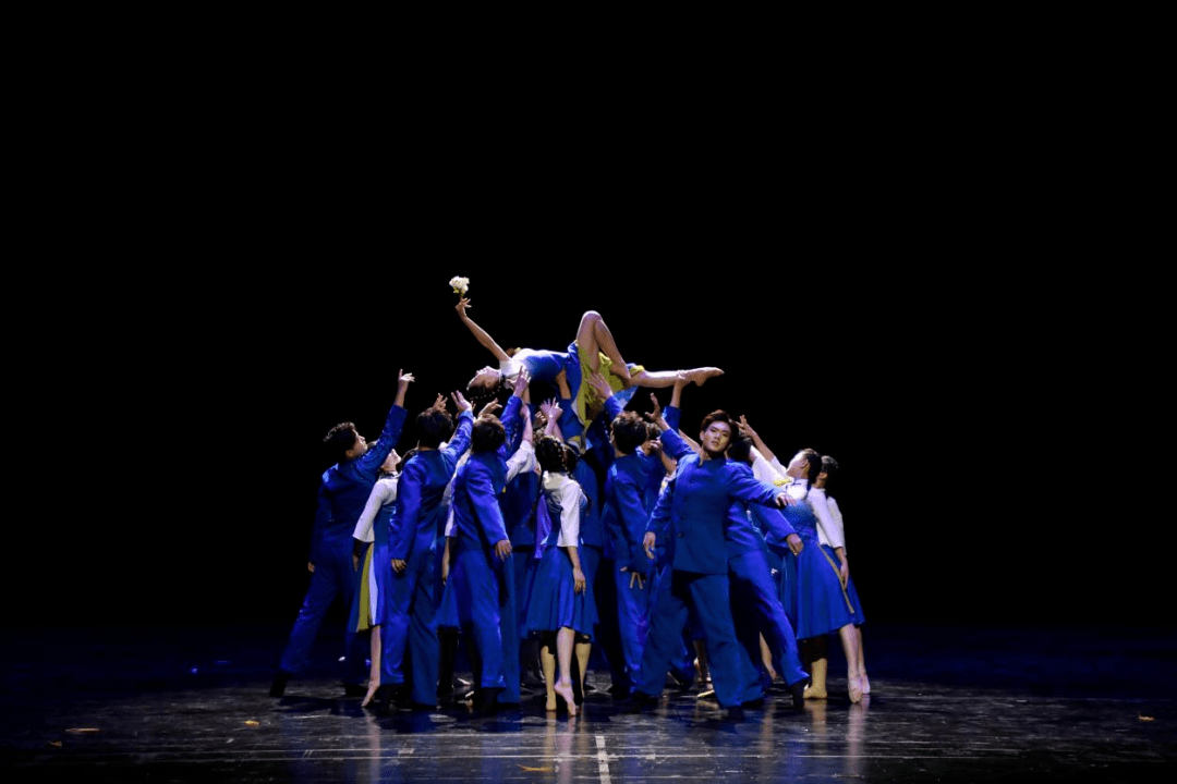 济宁市邹城千泉小学《小报童的歌》威海大光华学校小学部《精卫填海》