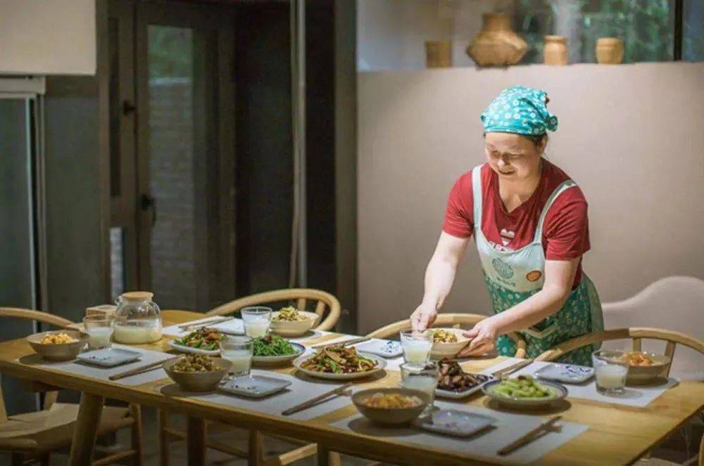 红叶季留坝旅游爆火,"带火"餐饮 "带燃"民宿 "带俏"农特产_游客_服务