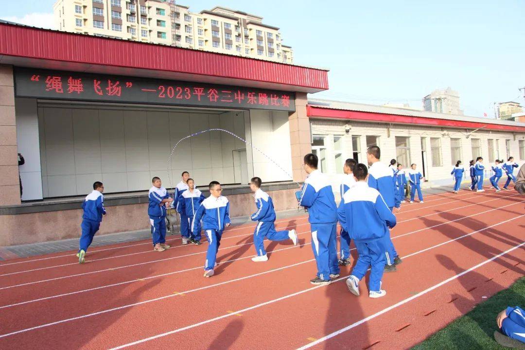 他们的"独门秘籍"是——_进行_锻炼_运动场