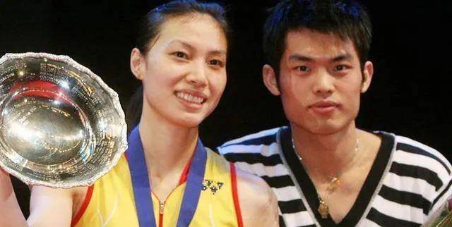 38岁林丹和40岁谢杏芳出游,前者像沧桑大叔,后者却活得像女王_国家