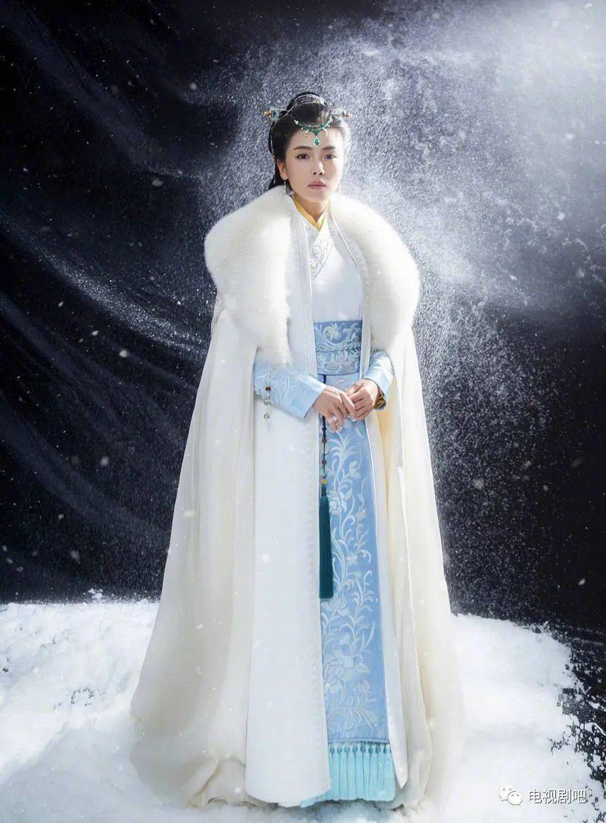 刘涛再现《琅琊榜》霓凰造型 手执长剑显侠骨风范_素色_照片_形象