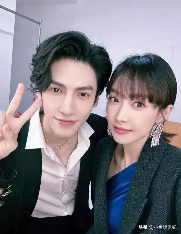 罗云熙晒与宋茜亲密自拍合照:匆匆一聚甚是想念_合作_明星_友谊