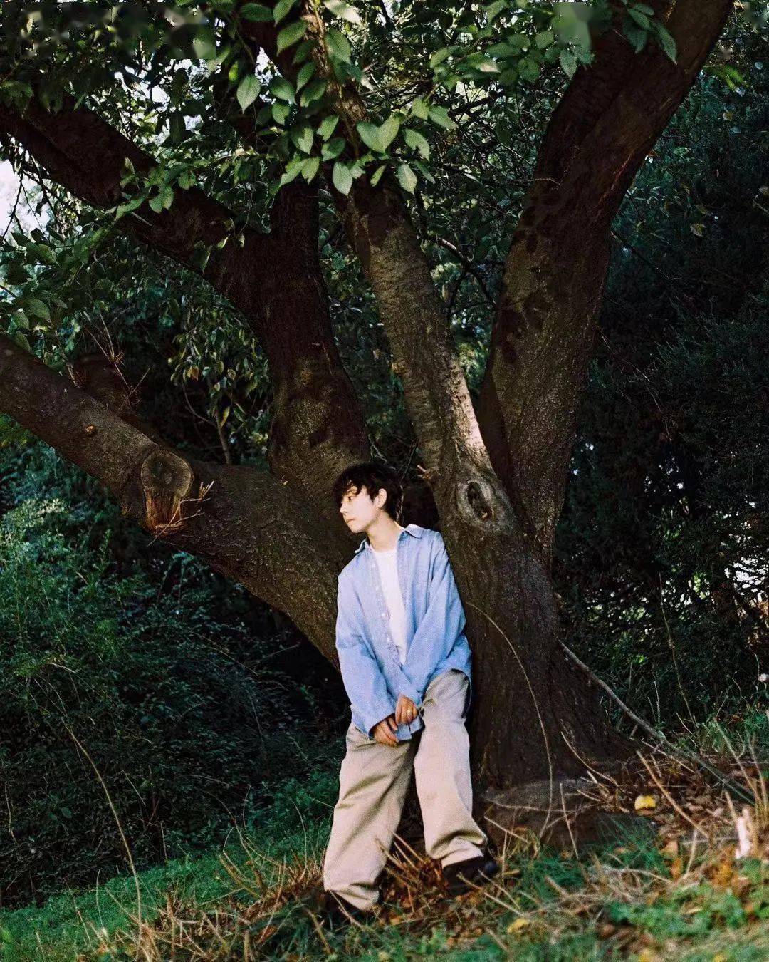 的动作放开放大像个大男孩一样 玩起来画面看起来更有张力丁禹兮photo