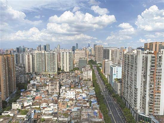 属于东圃板块,该地块紧邻今年8月份越秀地产拍得的世界大观项目地块