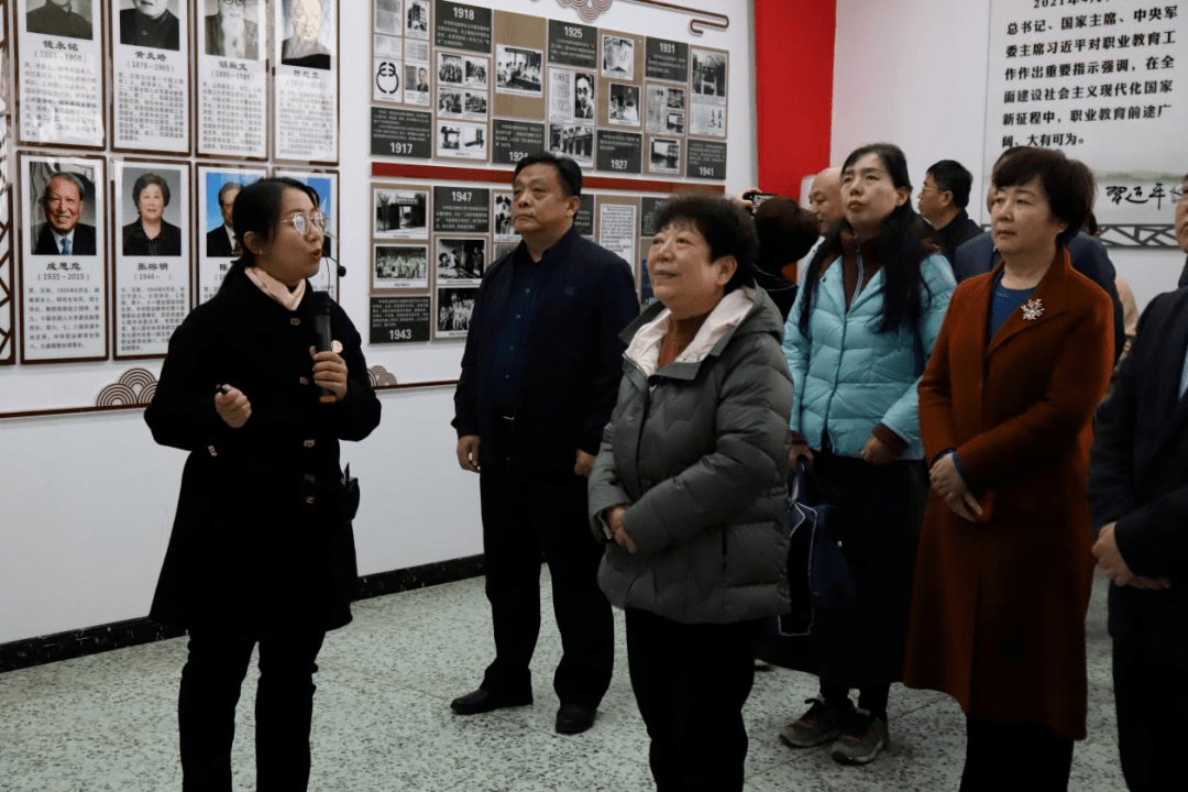 局长岳彩祥,职业中专校长杨传秀的陪同下,与会领导首先参观了阳谷县