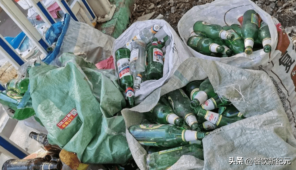 啤酒厂宁愿选择直接生产新瓶子,也不愿意耗费大量的人力物力去回收旧