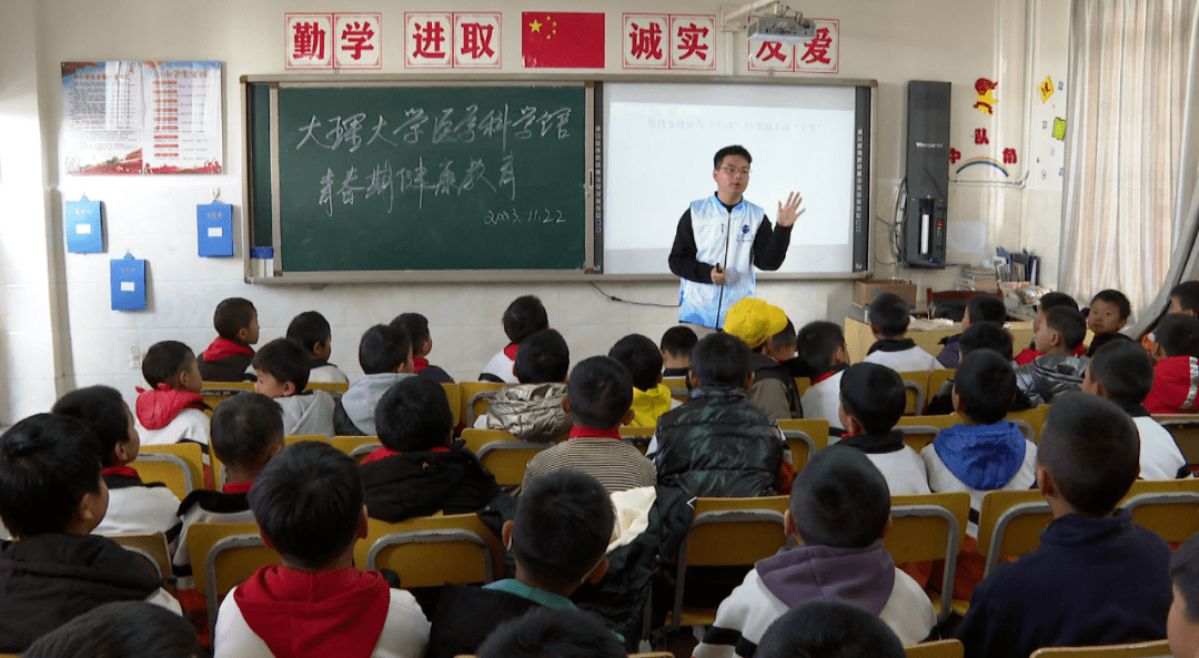 大理大學醫學科學館省級科普項目小組赴祿豐市開展青春期健康教育主題