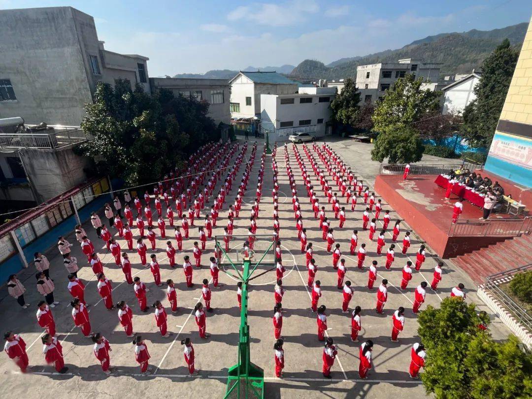 大方达溪镇:开展大课间比赛活动 展现师生热情与活力_运动_大方县