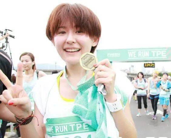 热依扎:隐婚生子,并不快乐_哥哥_因为_赛力
