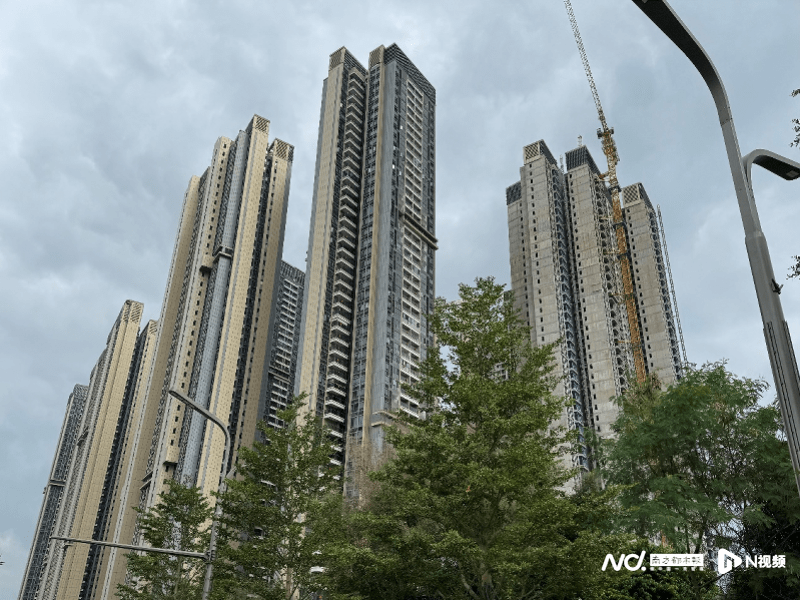 日前,市民老周(化名)向湾财社记者反映,深圳市坪山区兆邦基碧湖春天